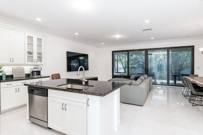 Building Photo - 8092 Lemon Serpentine Ln