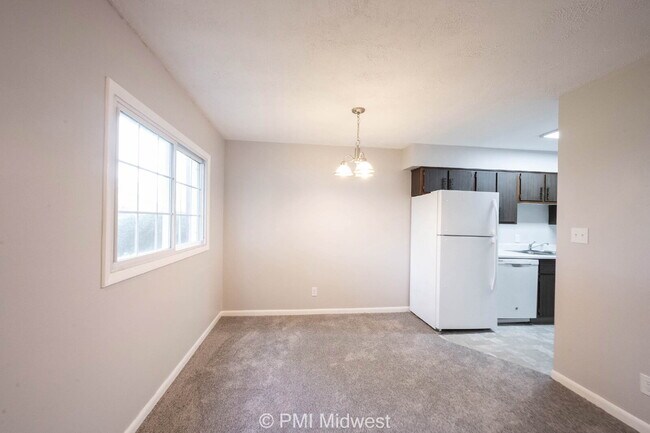 Building Photo - "Charming 2-Bed Townhouse Retreat on Progr...