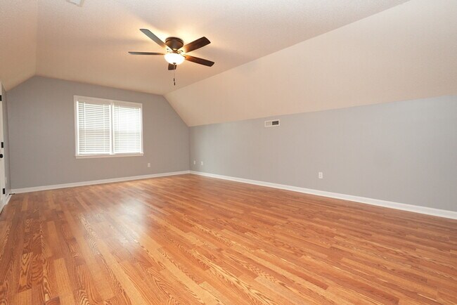 Building Photo - Charming 3-Bedroom, 2-Bathroom Home Perfec...