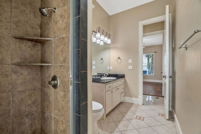 Building Photo - "Luxurious 5-Bed, 4-Bath Retreat in Grapevine - Expansive 4,428 Sq. Ft. Haven in Carroll ISD!"