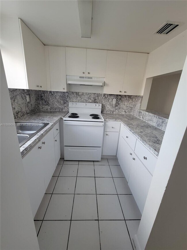 Building Photo - 355 E 33rd St