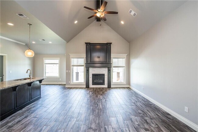 Building Photo - 2024 Sweetgrass Cir