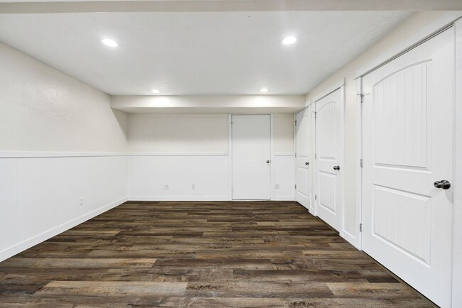 Building Photo - 607 E 420 S
