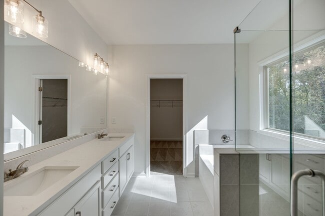 Building Photo - 230 Dragon Dr