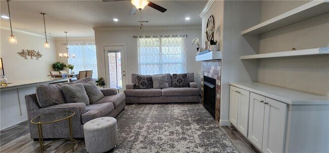 Building Photo - 1001 W Ashmore Landing Loop