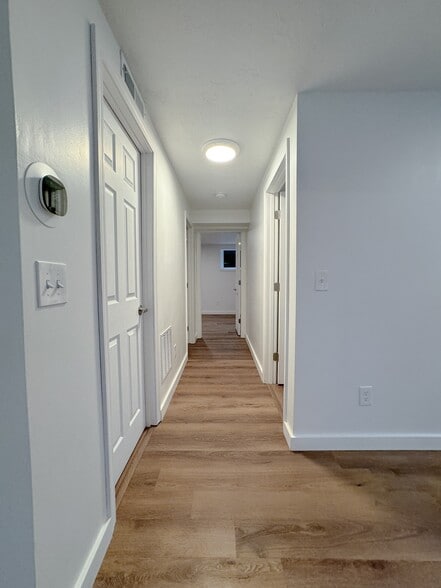 Building Photo - 548 Main St