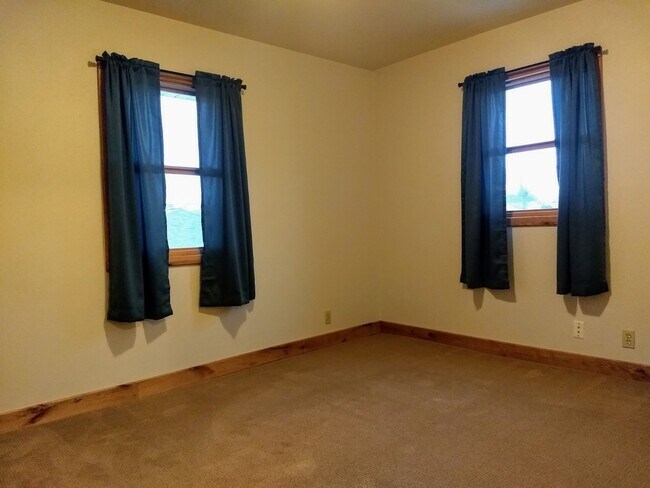 Master Bedroom - 713 Moreland Ave