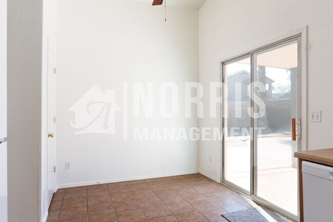 Building Photo - Great Home Located in Town with a Pool