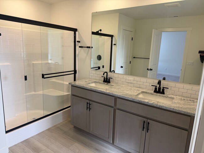 Building Photo - 7862 E Hilton Head St