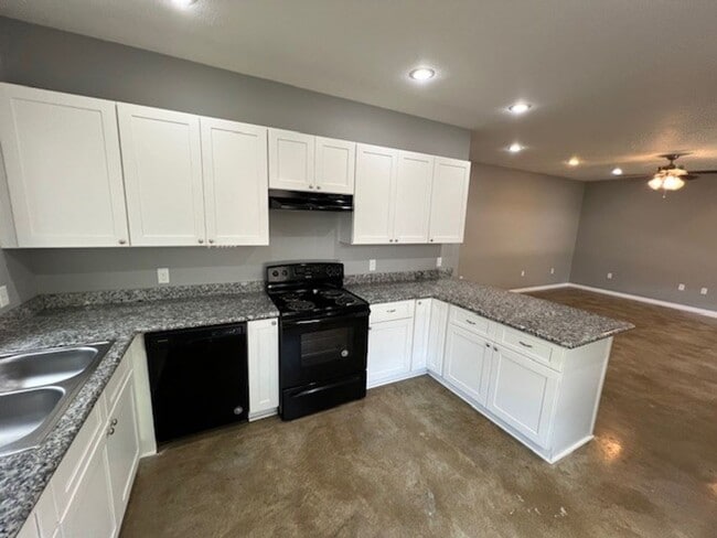 Building Photo - 2 Bedroom 1 Bath Apartment