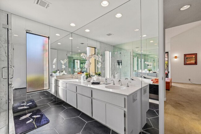 Building Photo - Mountain View Retreat in Palm Springs