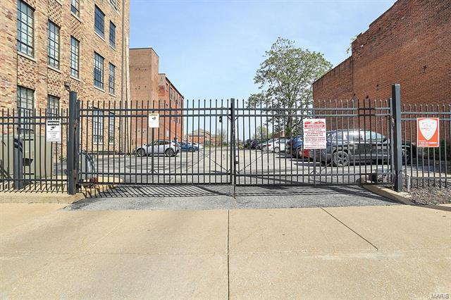 Building Photo - 2319 Chouteau Ave