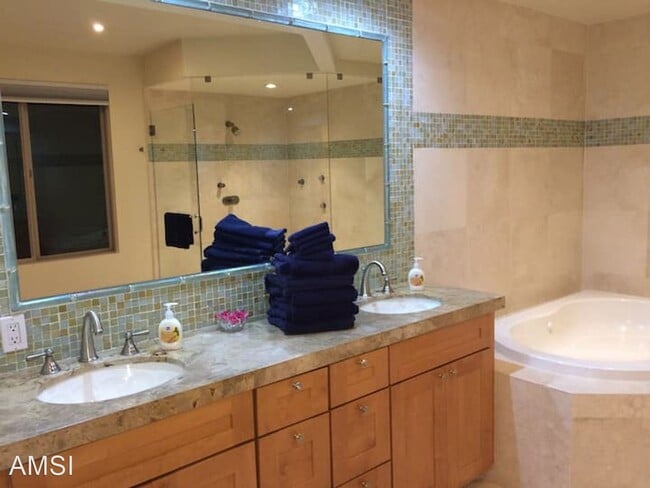 Building Photo - 5 br, 4 bath House - 2075 Torrey Pines Rd ...