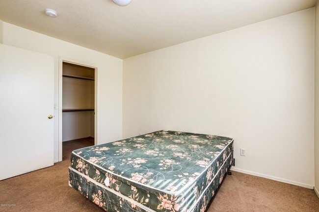 Building Photo - 1251 E Weimer Cir