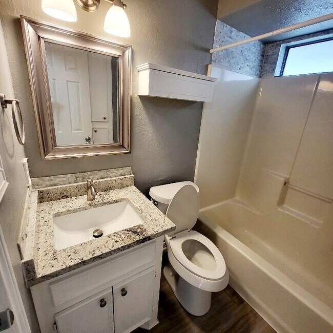 Building Photo - 16430 Clearwater Cir