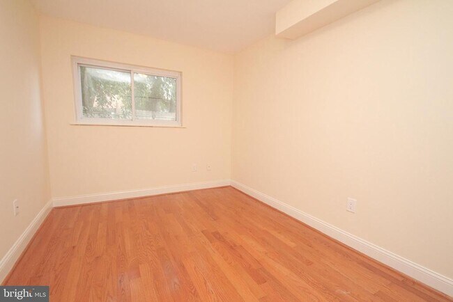 Building Photo - 298 Greenough St