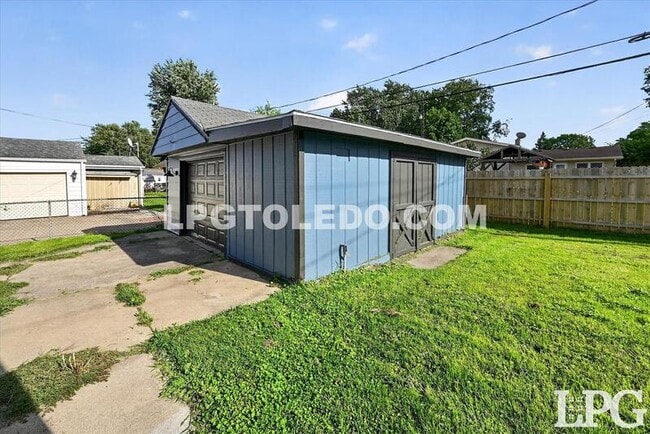 Building Photo - 2849 W Laskey Rd