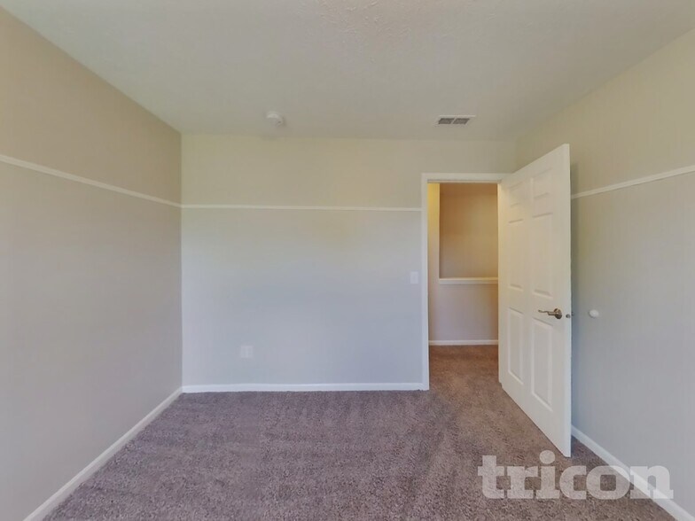 Building Photo - 6612 Smithfield Dr