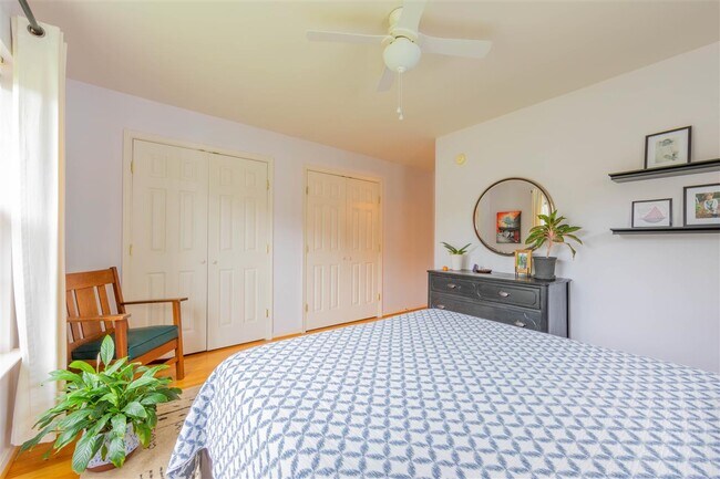 Building Photo - 115 Chisholm Pl