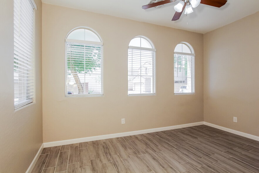 Building Photo - 111 N 65th Dr