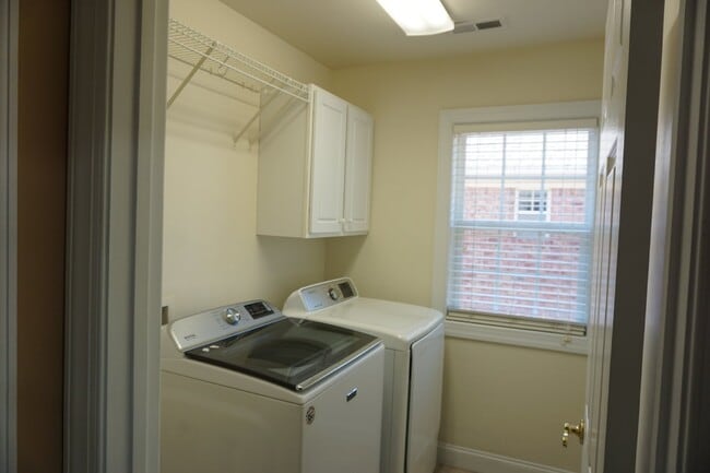 Building Photo - 1020 Ringlet Ct