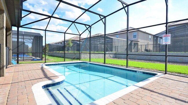 Building Photo - 1424 Rolling Fairway Dr