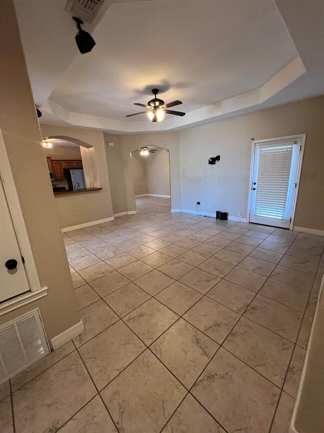 Building Photo - 373 Lenora Ave