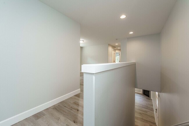 Building Photo - Desirable Salmon Creek Home Located in Lux...