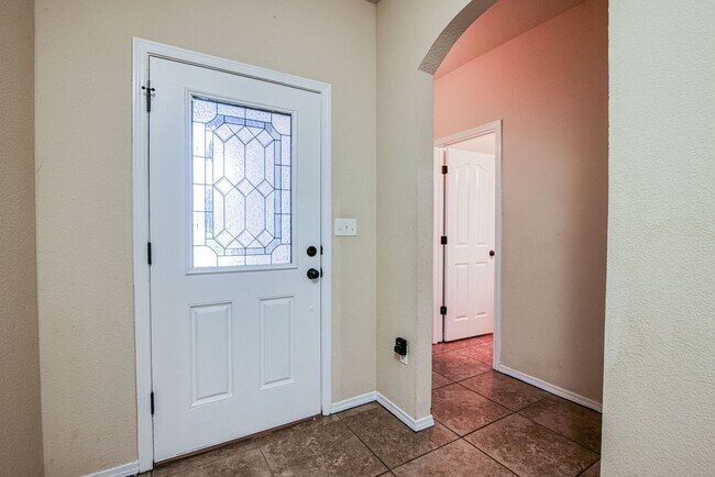 Building Photo - Beautiful East side House 3 bed-2.5 baths in front of Park