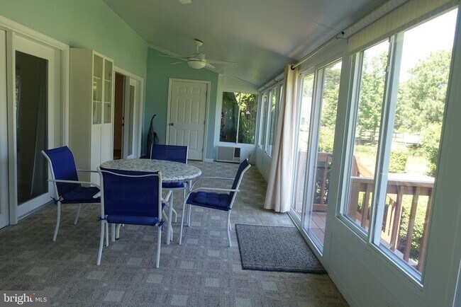 Building Photo - 6006 Bridgepointe Dr