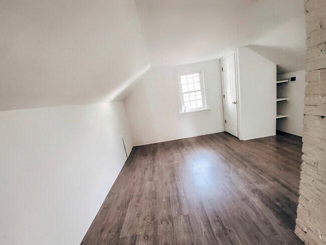 Building Photo - 8 N Ivy Ave