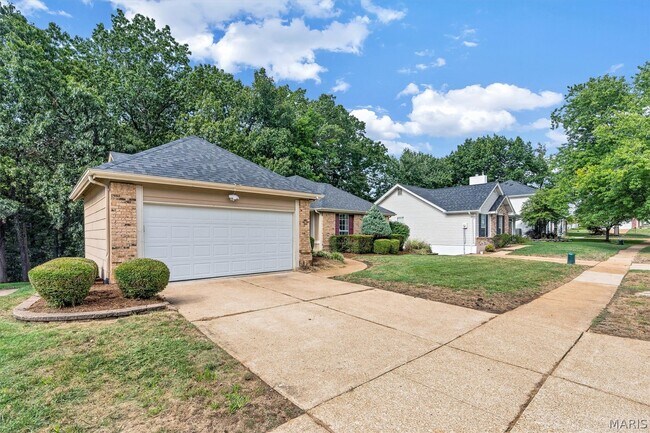 Building Photo - 1409 Oakhall Manor Ct