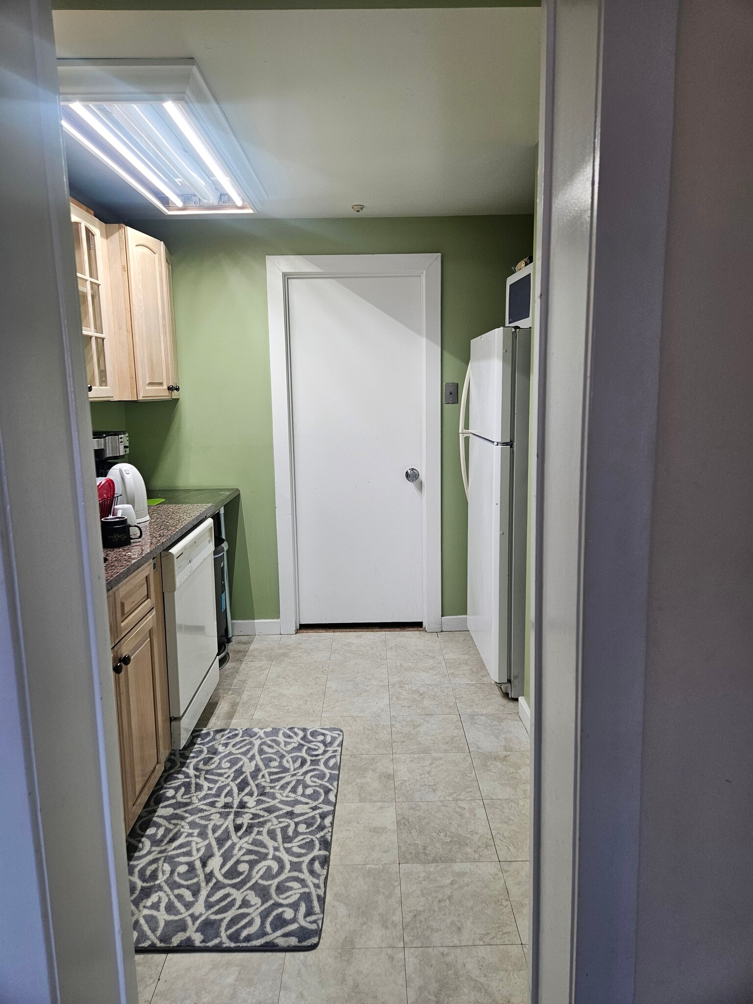 Shared kitchen - 4654 Charleston Ter NW