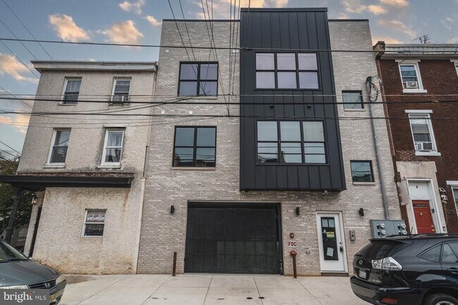 Building Photo - 1217-19 E Columbia Ave