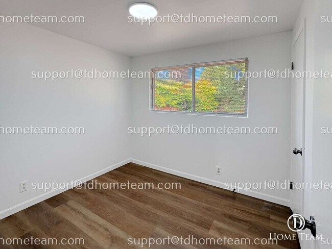 Building Photo - "Charming 4-Bed Retreat in Renton – Cozy Living, Prime Location!"