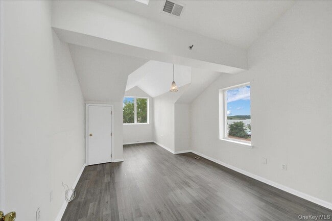 Building Photo - 1424 Outlook Ave