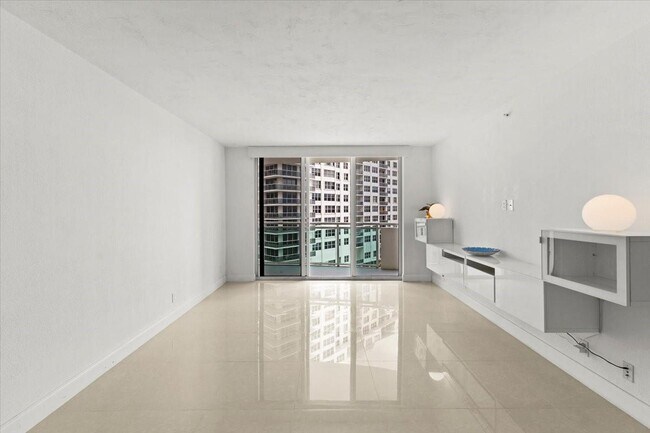 Building Photo - 3001 S Ocean Dr