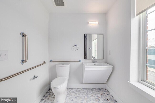 Building Photo - 2101 Washington Ave