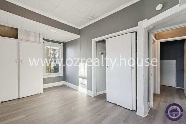 Building Photo - 4319 Parrakeet Ave