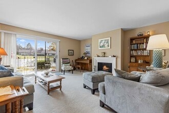 Building Photo - Beautiful, spacious, comfortable and safe Rockford Condo