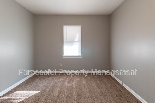 Building Photo - 3808 N Drexel Blvd