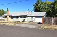 Building Photo - Spacious Corner lot home