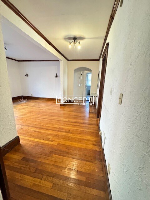 Building Photo - 14 Lakeville Rd