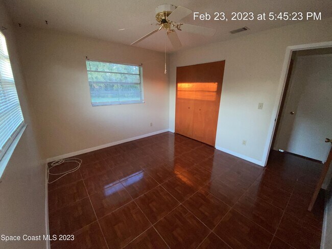 Building Photo - 304 Darrow Ave