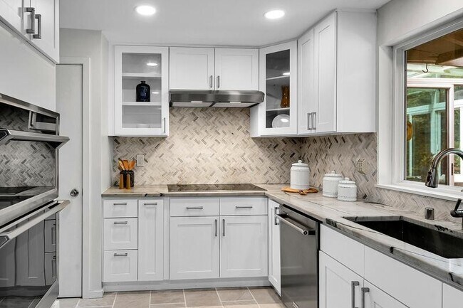 Building Photo - Connection, Comfort, and Calm All in the H...