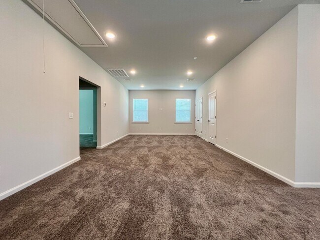 Building Photo - 4008 Flatiron Dr