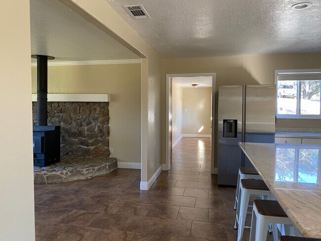 Building Photo - 10964 Rainbow Lake Rd