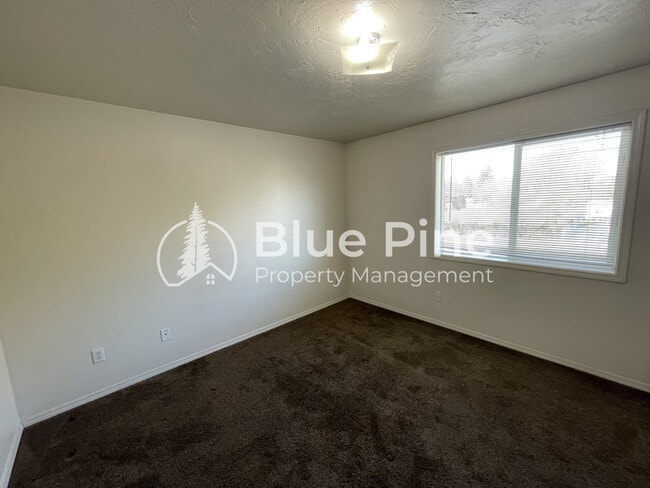 Building Photo - 345 S Byron Ave
