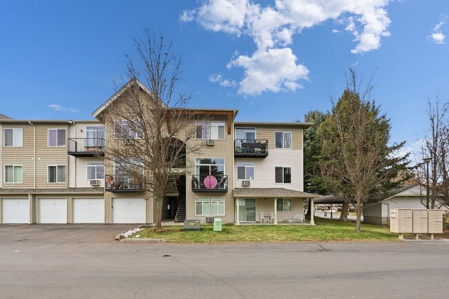 Building Photo - 22855 E Country Vista Dr