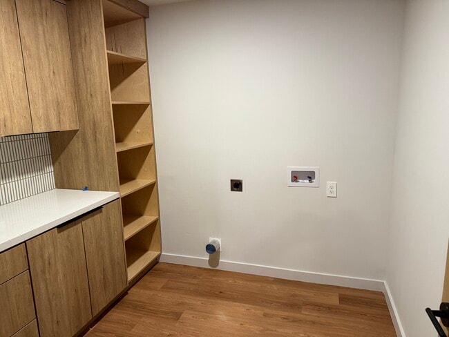 Building Photo - 714 Sage Ln